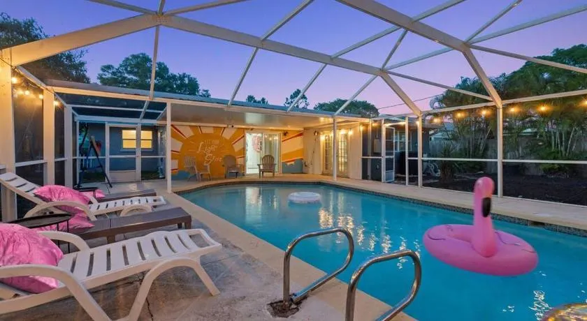 Heated Pool-King Bed-Pets OK - Image 1