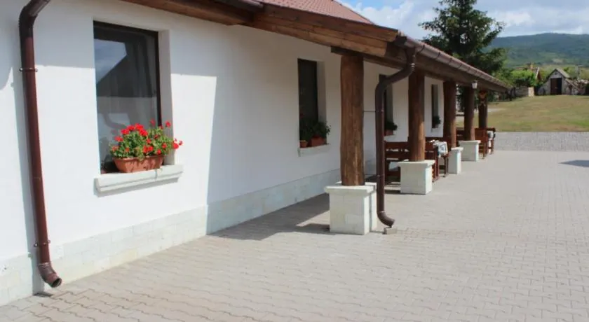 Pillangó Vendégház - Image 1