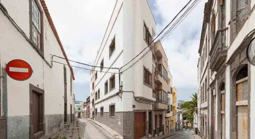HomeForGuest NEW Duplex with Rooftop next to Arucas Cathedral - Image 1