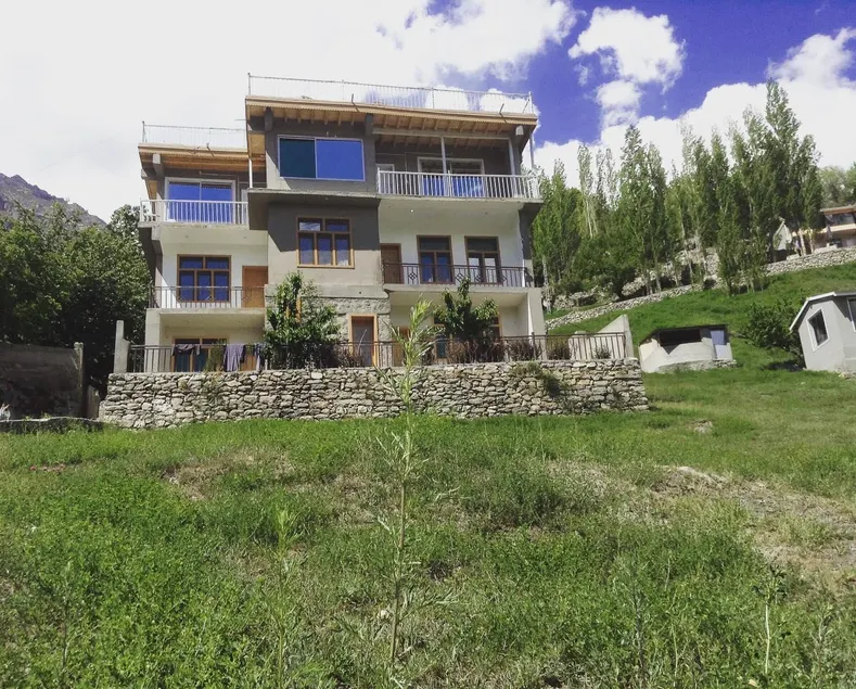 Hunza Lounge - Image 1