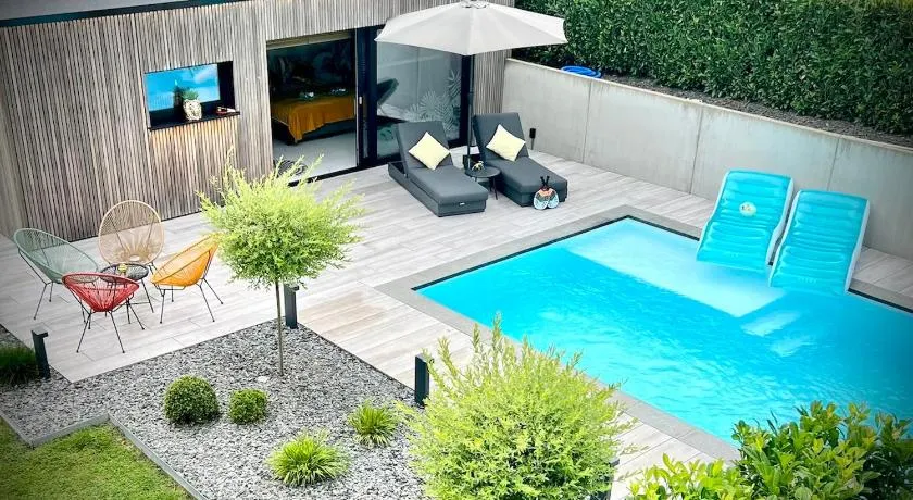 Pool House 85 - Image 1