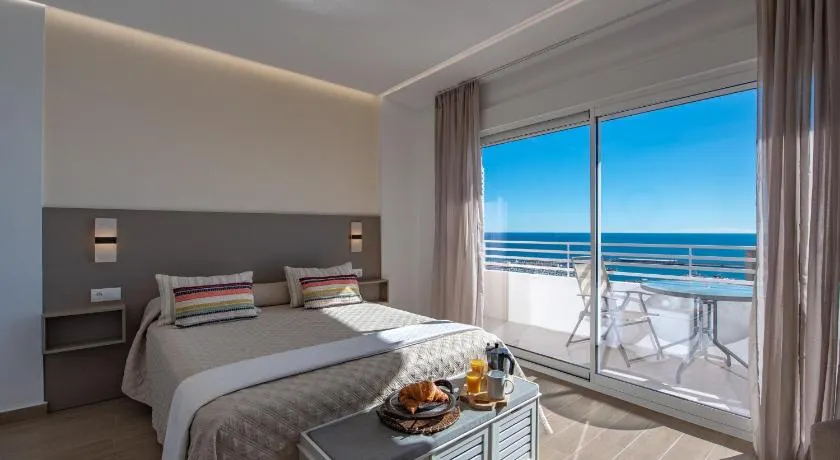 Alicante Skylights Apartments - Image 1