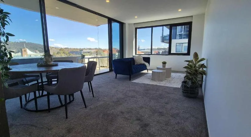 Luxury Barton Apartment with Views in Prime Location - Image 1