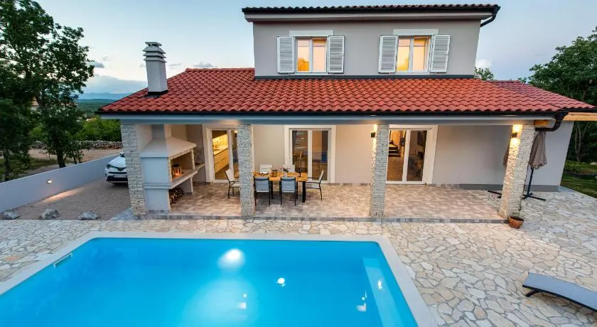 Villa SANDRINA mit beheiztem Pool und großem Garten - Image 1