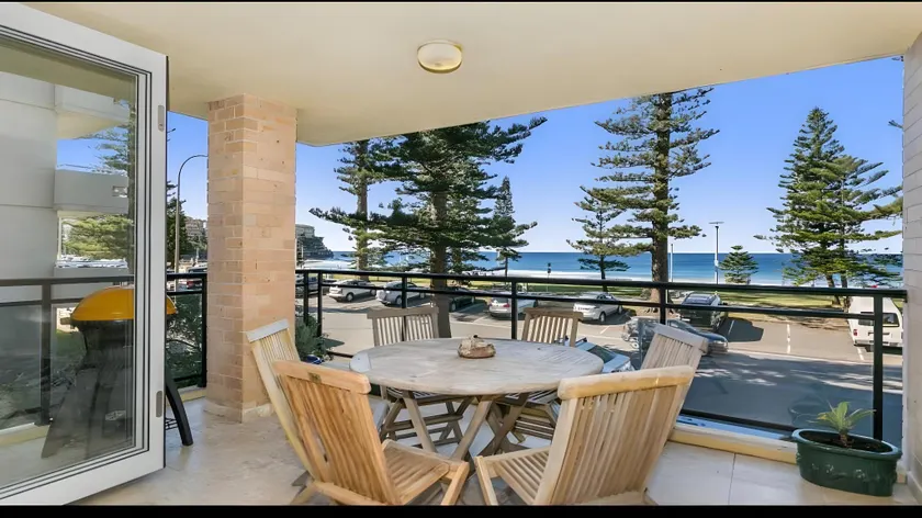 Beachfront on Golden Mile - Image 1