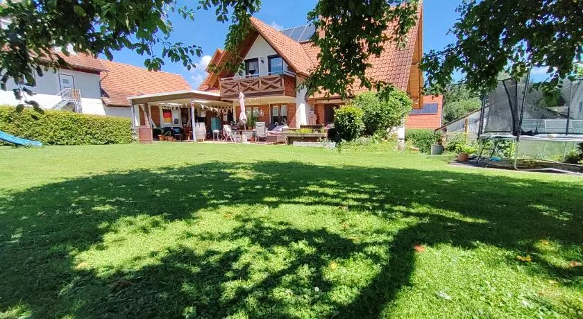 Appartamento 'Haus Poppis' con giardino privato, balcone e Wi-Fi - Image 1