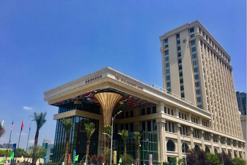 Hilmanhomeful Hotel - Image 1