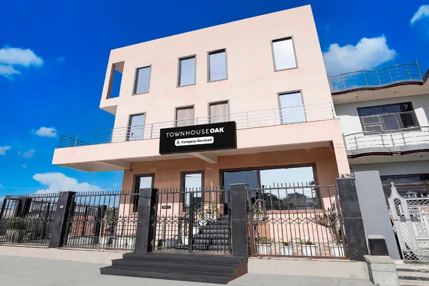 Townhouse Oak Taj Nagri Basai - Image 1