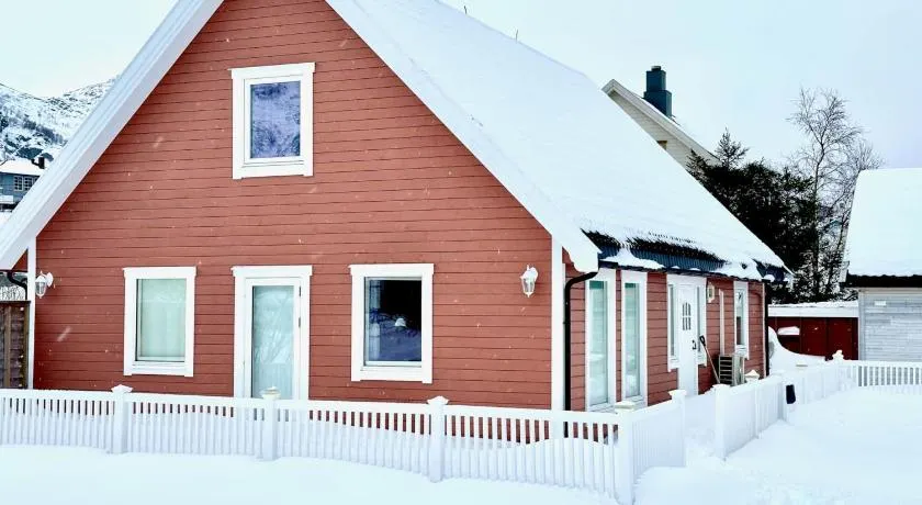 Arctic Getaway Sørvågen - Image 1