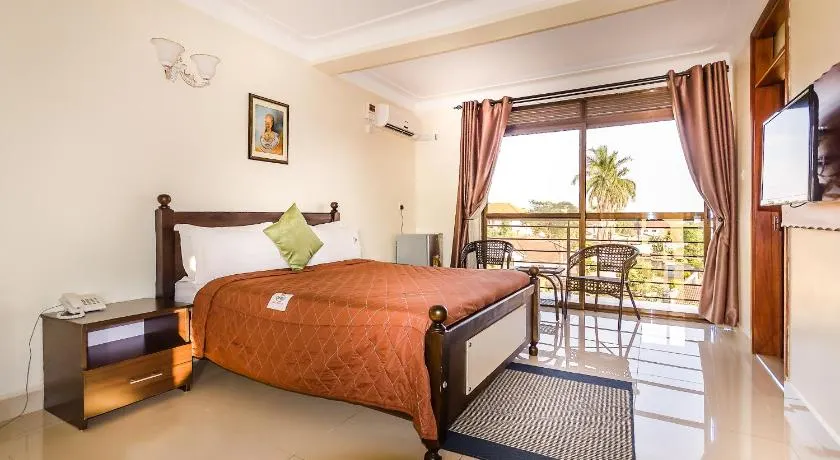 Marie's Royale Hotel - Image 1