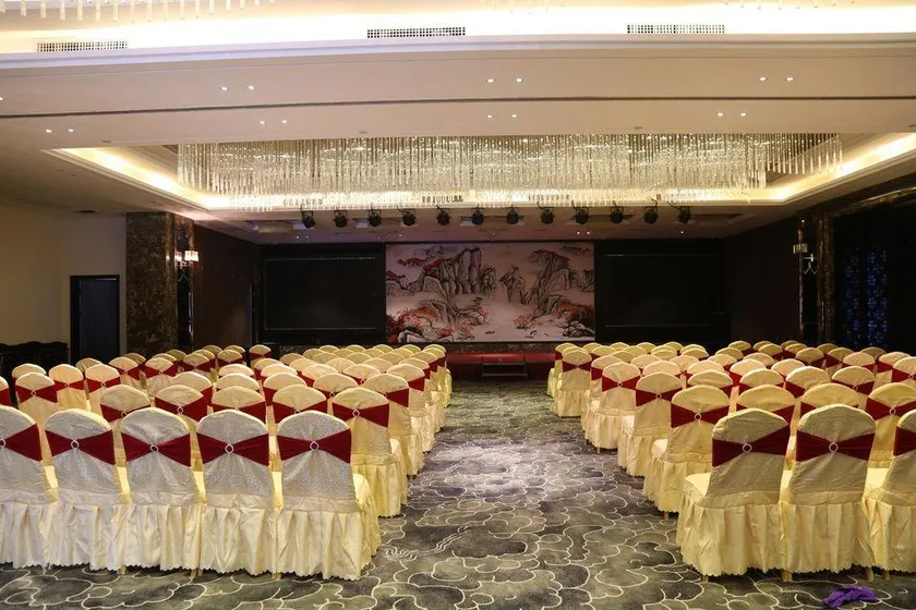 Yuetu International Hotel - Image 1