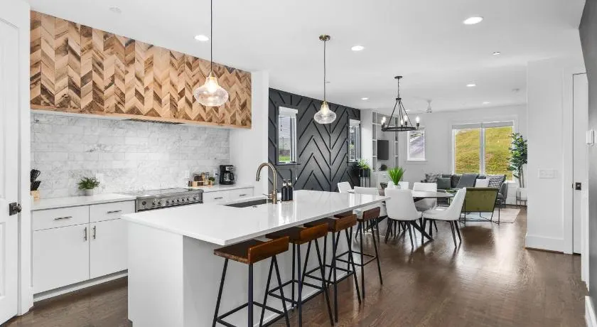Upscale Home with Patio WALK to 12 South and Belmont - Image 1