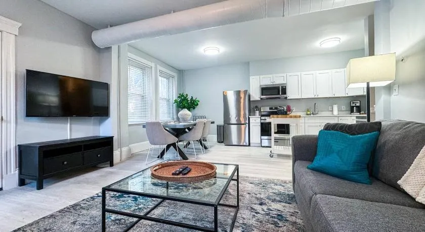 Spacious 3Bed, 2Bath, Near Hospitals & Transports - Image 1