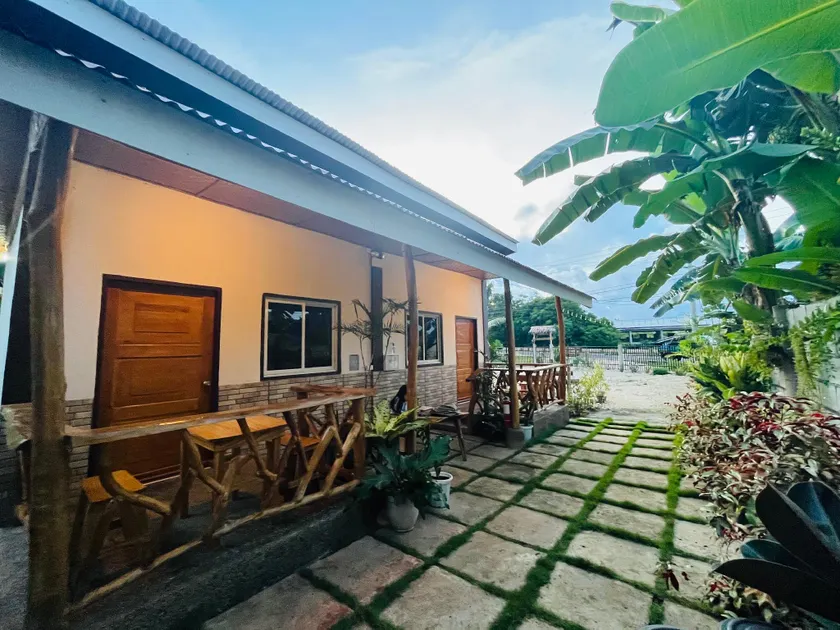 Whisley's Guesthouse - Image 1