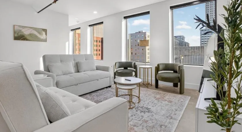 2BR Stylish Beacon Retreat in Tulsa - Image 1
