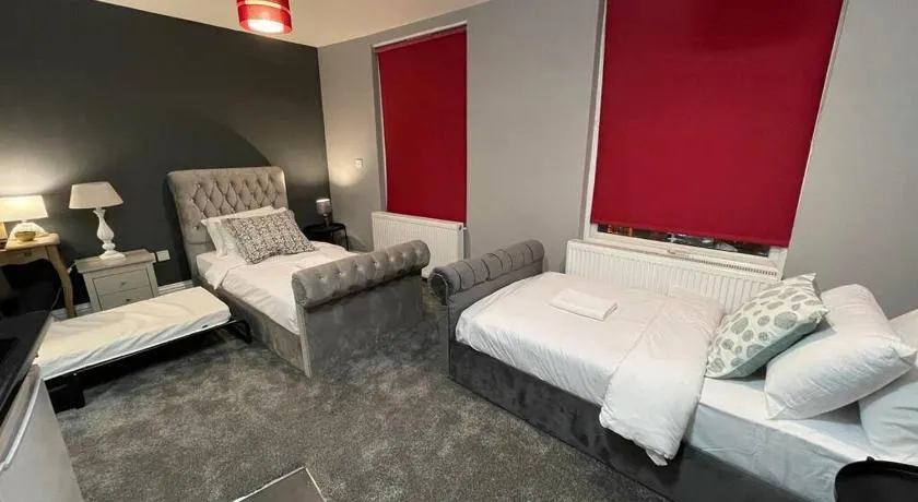 Spacious, Bright Twin Studio Apartment (can sleep up to 4) - Image 1