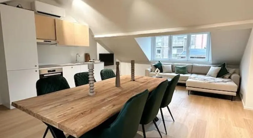 Duplex hyper centre - Image 1