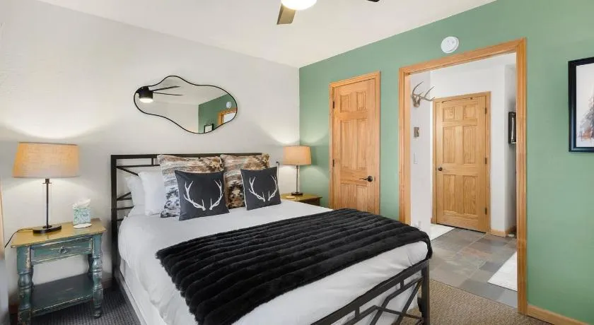 Riverfront, blocks to ski - Mtn Views, Hot Tub at Viking Lodge 217 condo - Image 1