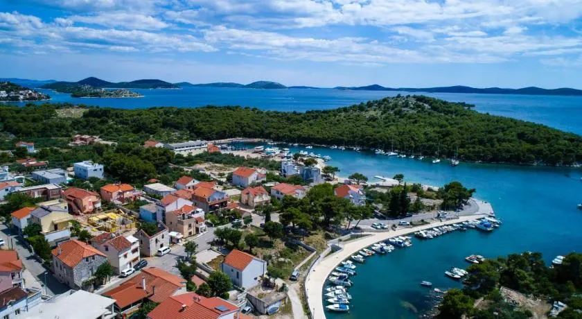 Apartmani Vinko Tribunj-Sovlje - Image 1