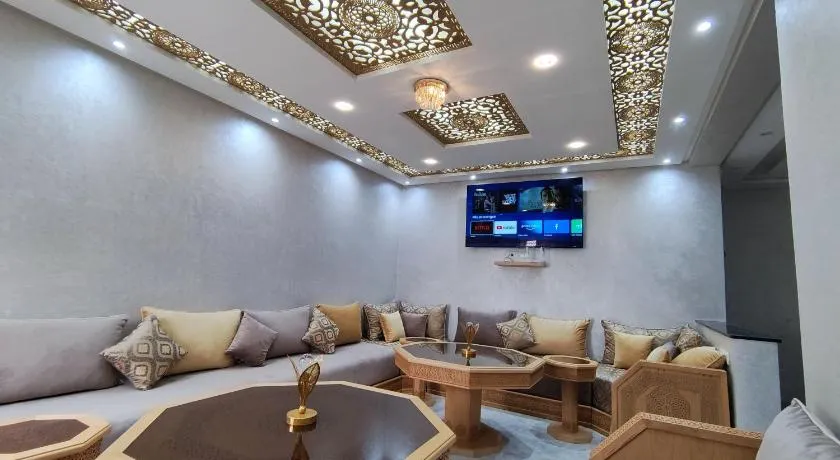 90m 3BR Self Check-in A pied Majorelle Gueliz Jemma El Fna Medina 2 Smart Tv - Image 1
