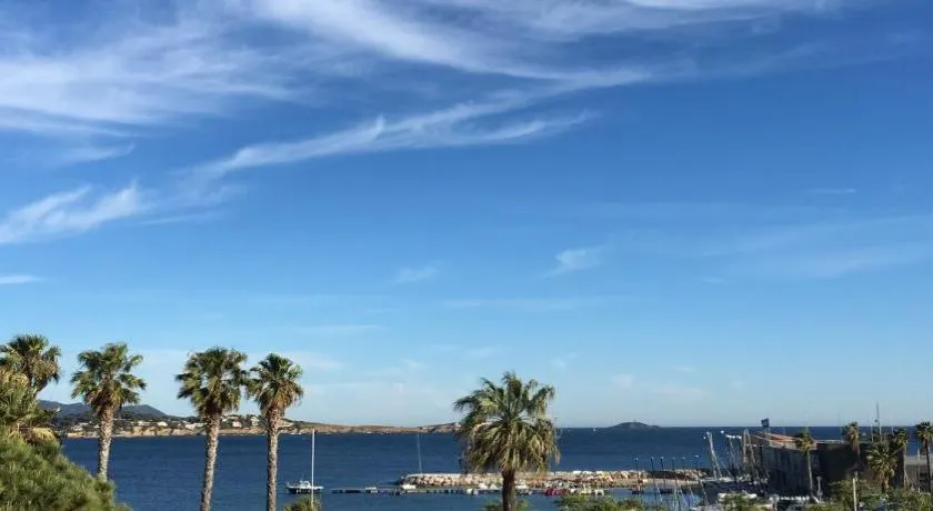 Les balcons de Bandol Centre ville avec vue mer et face à la plage - Image 1