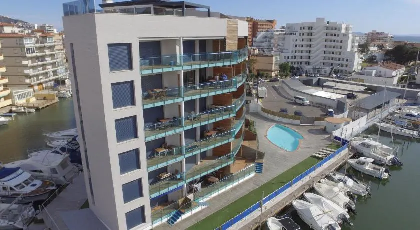 RNET - Apartments Roses Port Trebol - Image 1