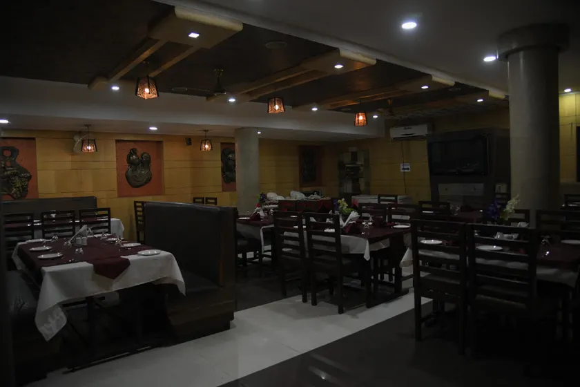 Hotel Vinayak Palace - Image 1