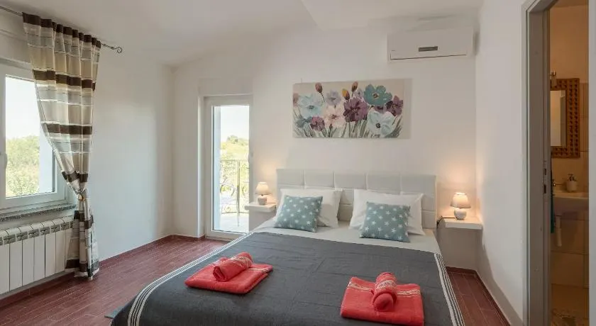 Lavander 3 private room with bathroom and balcony - Image 1