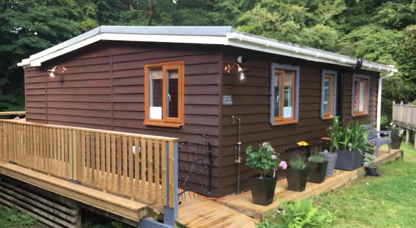 Scarlett Cabin Glan Gwna - Image 1