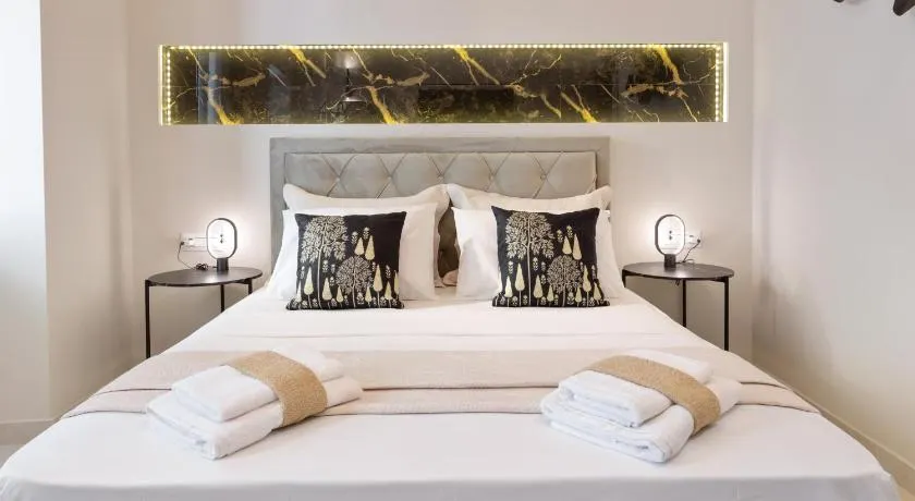 Modern-Vintage Old Town Suites - Image 1
