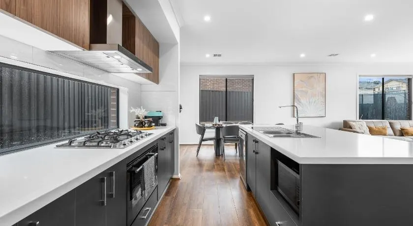 Bright & Roomy 5BR Clyde North Home - Image 1