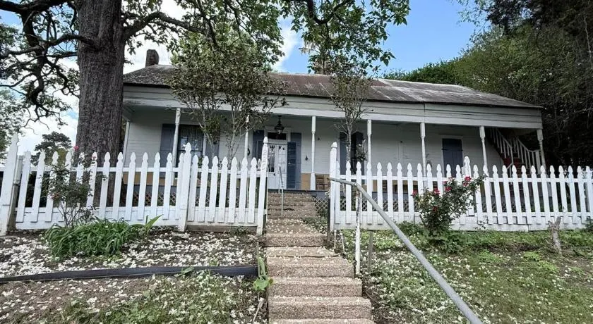 The Courtableau Cottage - Image 1