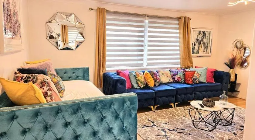 3 Bed House with 6 Beds by Sensational Stay - Image 1