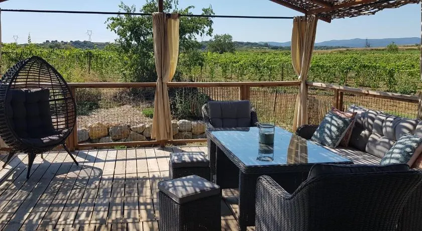 Lodges dans les vignes Domaine Terre des Mages - Image 1