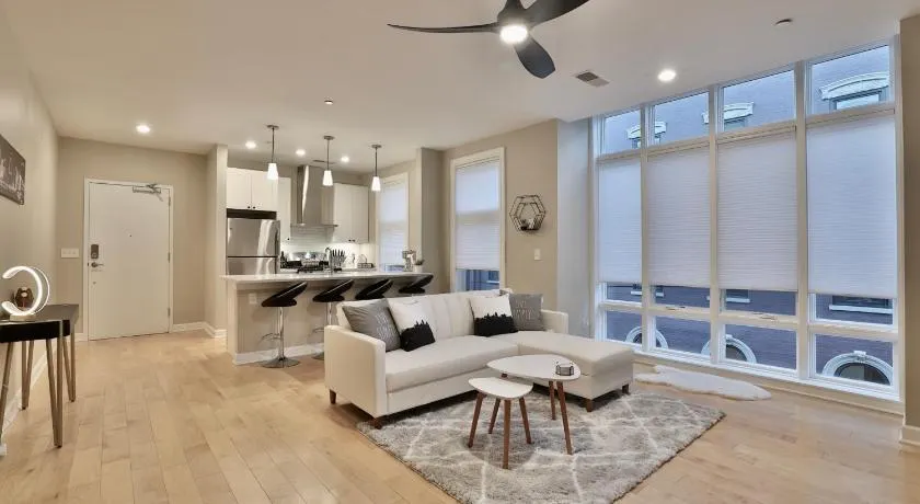 *New* XquisiteMidCenturyM0d~ Condo *OTR* w/Parking - Image 1