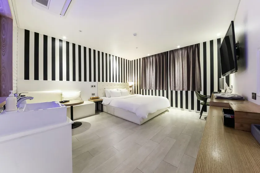Jinju Brooks Hotel - Image 1
