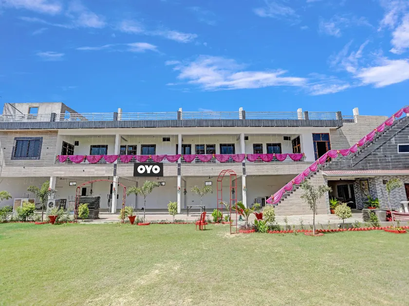 OYO Flagship 81141 Hotel Maa Pitambara - Image 1