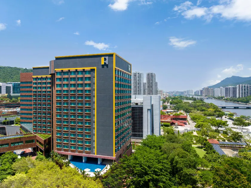 Royal Park Hotel - Image 1