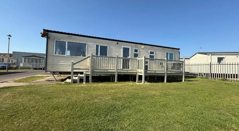 Pet Friendly Location Close To Beach - Image 1