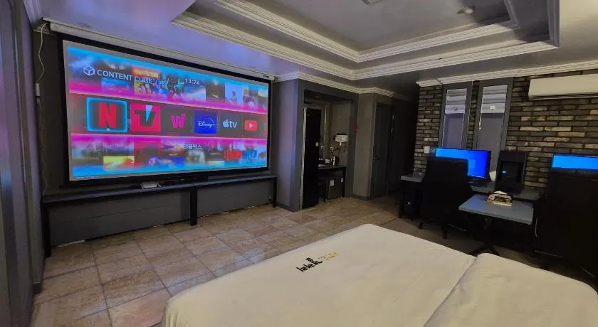 Pyeongtaek Gallery Hotel - Image 1