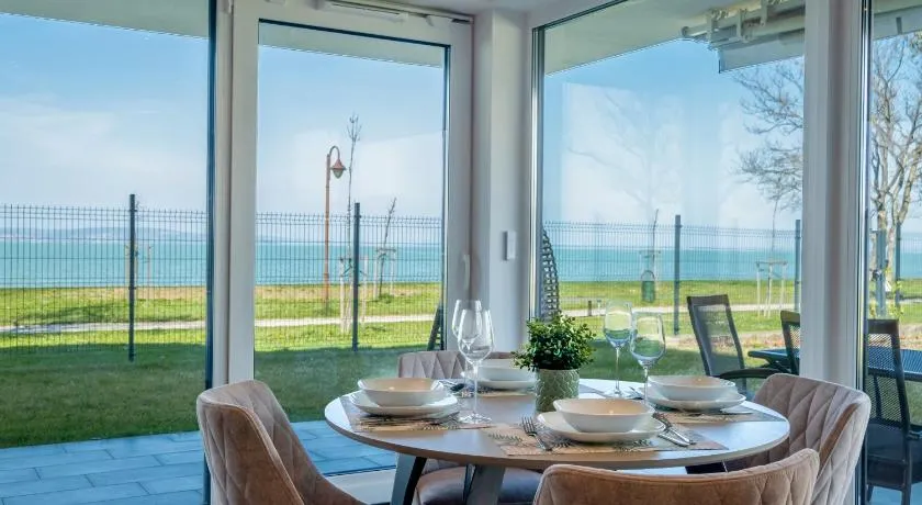 MyFlat Sunset Beach77 Premium Apartment - Image 1