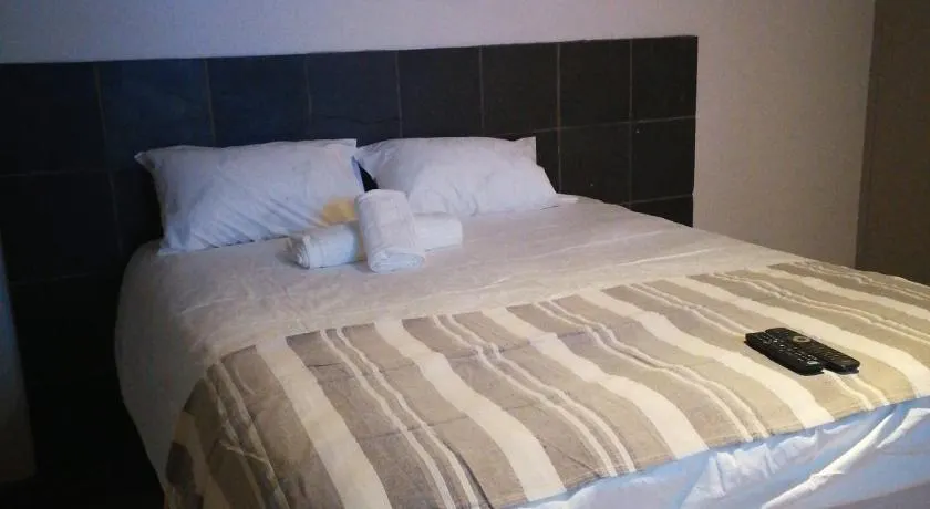 180 On Anderson Guest House - Image 1
