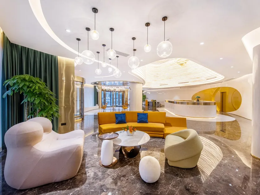 Orange Hotel Shenzhen Longhua Metro Station - Image 1
