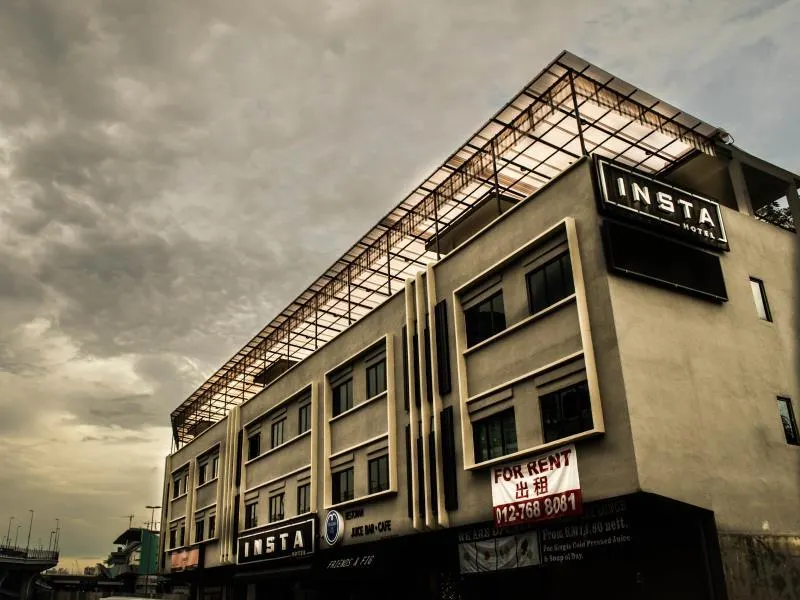 Insta Hotel - Image 1