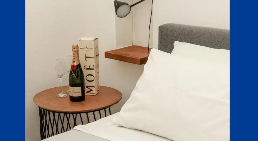 Dislocati BnB - Jacuzzi privata - Cucina - TV60" - Minimal Luxury - Image 1