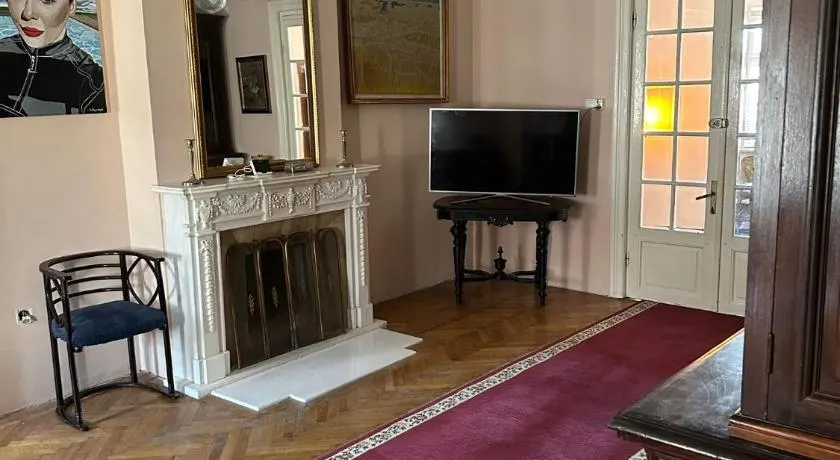 Old town apartment next to sea Constanta - Image 1