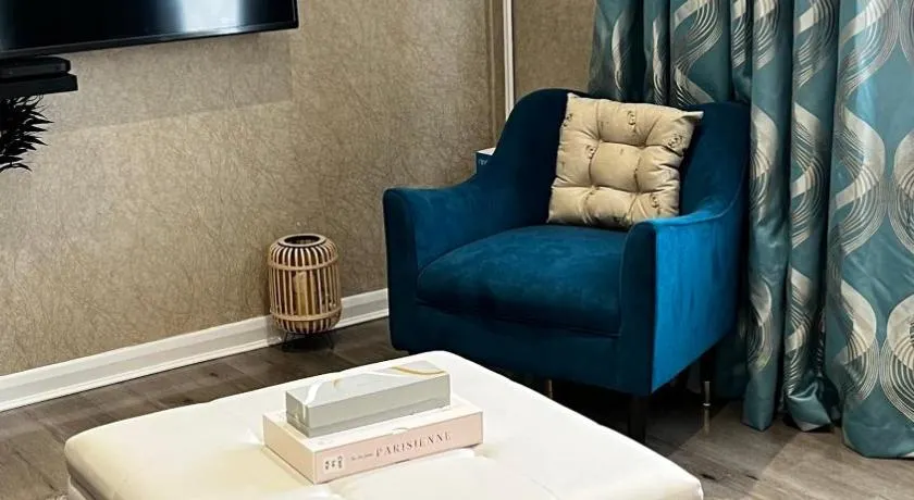Cheerful 3 bedroom Townhouse with free parking. - Image 1