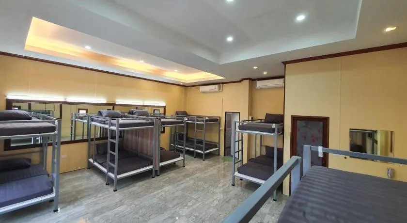 We Hostel Khaolak - Image 1