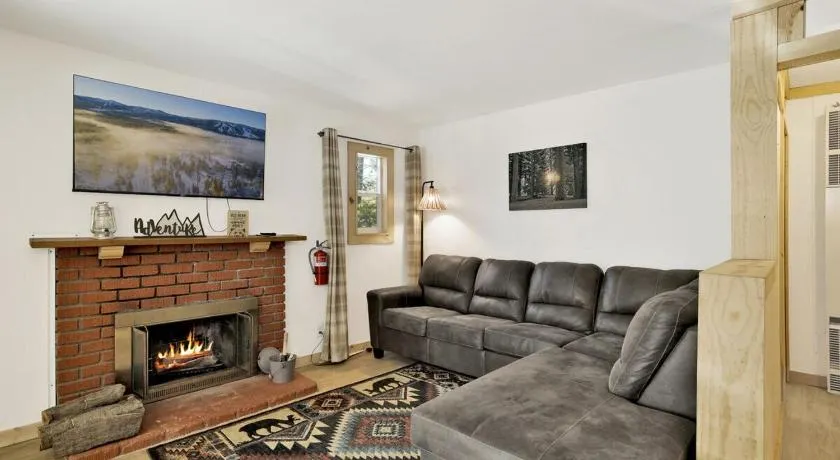 Sugar Bear Chalet - Renovated Family Retreat at Big Bear - Image 1
