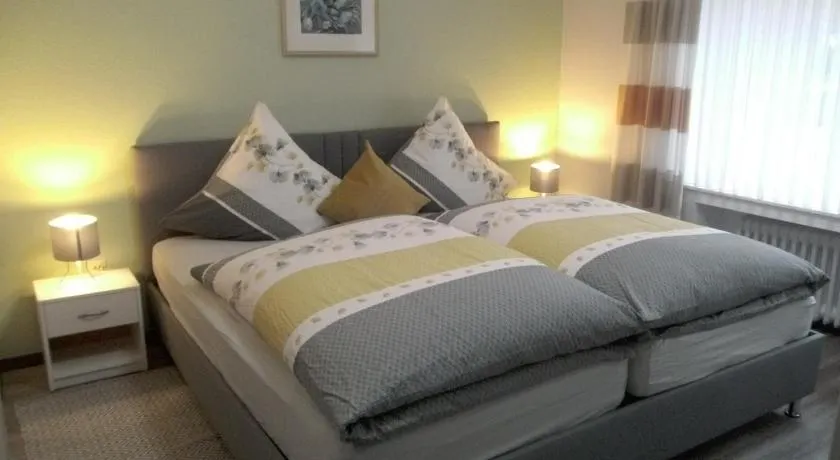 Nähe Nürburgring in Quiddelbach, Gästezimmer mit Lounge - Image 1